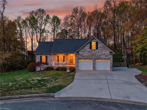 Homes For Sale - 100 Alison Lane<br/> Archdale, NC 27263