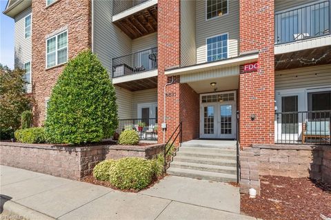 Condo For Sale - 6831 Hanesbrook Circle #101<br/> Forsyth County, Clemmons, NC 27012