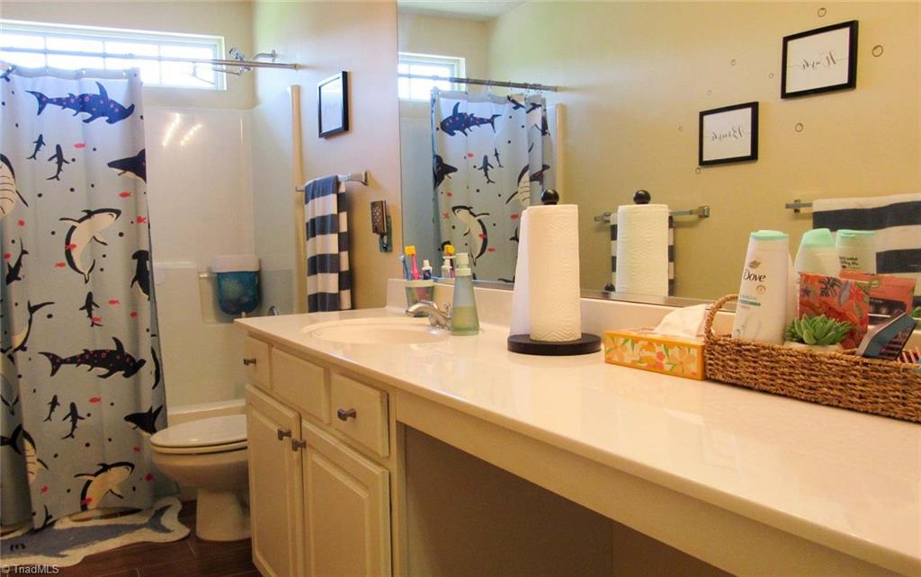 Greensboro, North Carolina 27406, United States, 4 Bedrooms Bedrooms, ,3 BathroomsBathrooms,Residential,Pending,180031