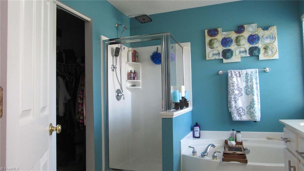 Greensboro, North Carolina 27406, United States, 4 Bedrooms Bedrooms, ,3 BathroomsBathrooms,Residential,Pending,180031