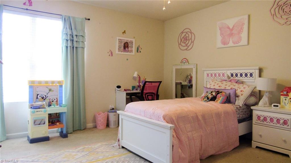 Greensboro, North Carolina 27406, United States, 4 Bedrooms Bedrooms, ,3 BathroomsBathrooms,Residential,Pending,180031