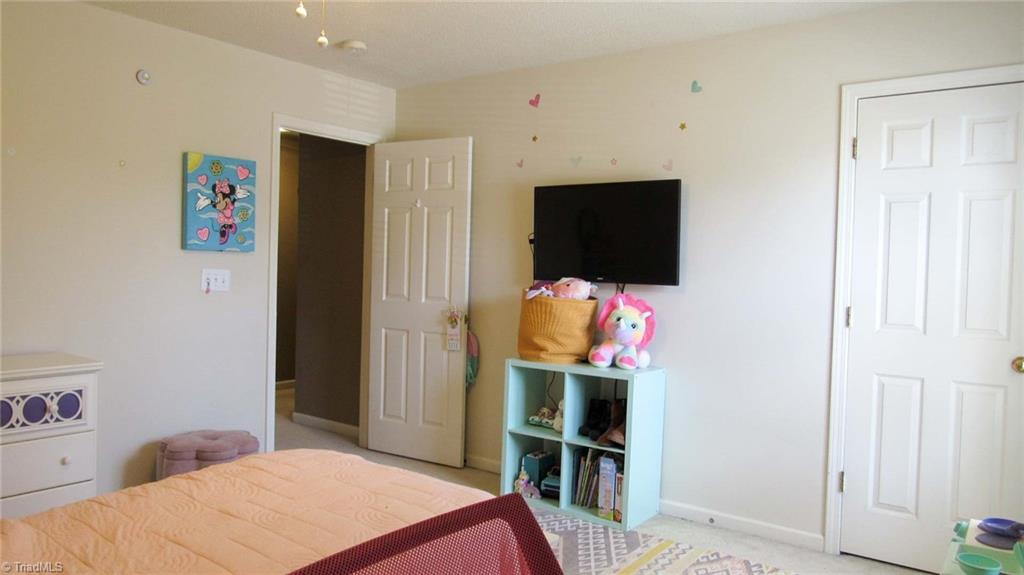 Greensboro, North Carolina 27406, United States, 4 Bedrooms Bedrooms, ,3 BathroomsBathrooms,Residential,Pending,180031