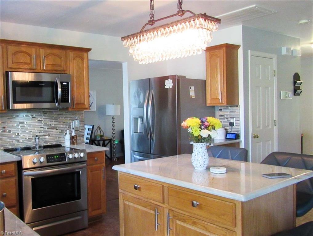 Greensboro, North Carolina 27406, United States, 4 Bedrooms Bedrooms, ,3 BathroomsBathrooms,Residential,Pending,180031