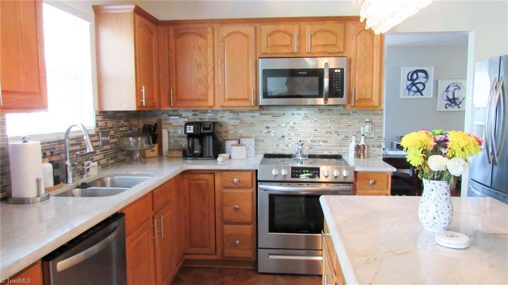 Greensboro, North Carolina 27406, United States, 4 Bedrooms Bedrooms, ,3 BathroomsBathrooms,Residential,Pending,180031