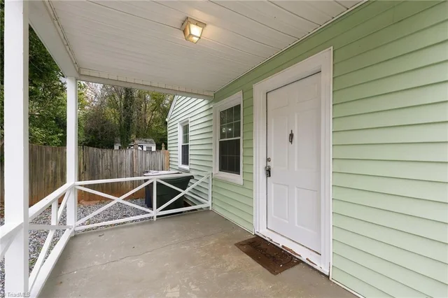2332 Hiawatha Drive, photo 2 of 28