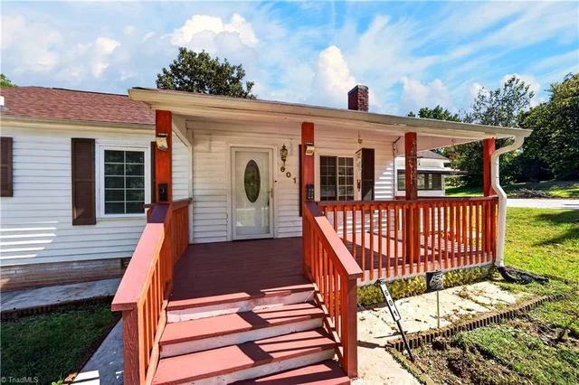 601 Martha Place, photo 3 of 42