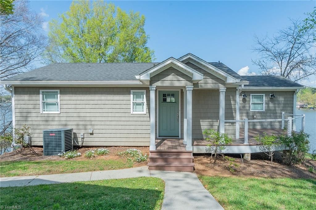 Photo of 362 Hillview Drive, Lexington, NC 27292 (MLS # 1216550)