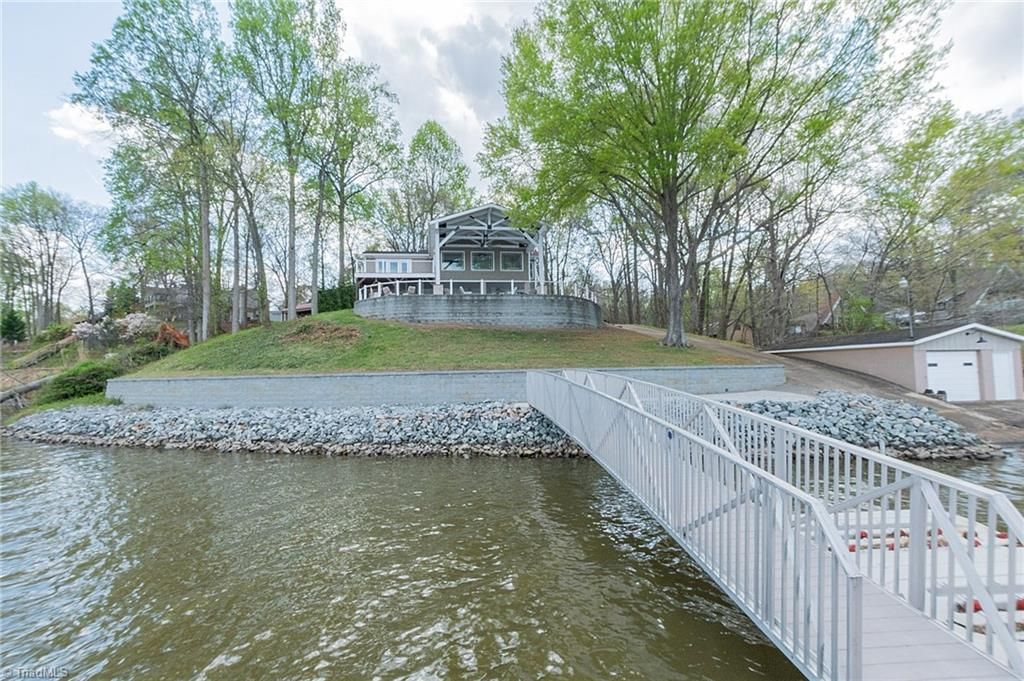 Photo of 362 Hillview Drive, Lexington, NC 27292 (MLS # 1216550)