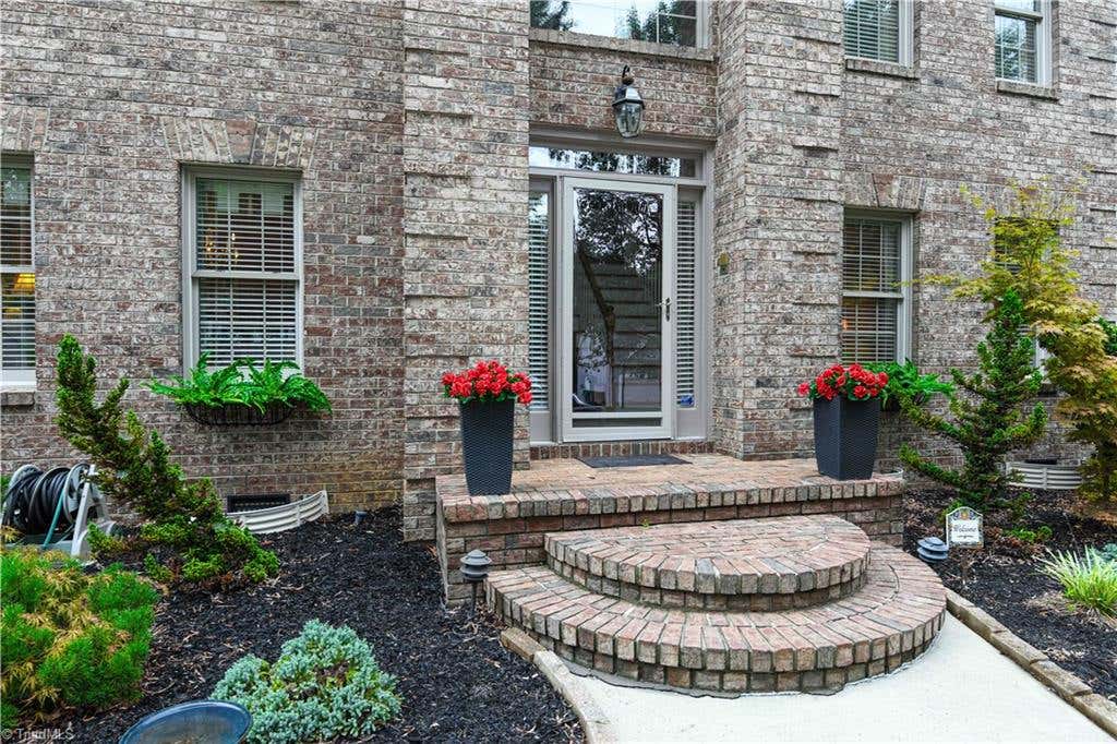 Photo of 2405 Glen Cove Way, High Point, NC 27265 (MLS # 1228593)