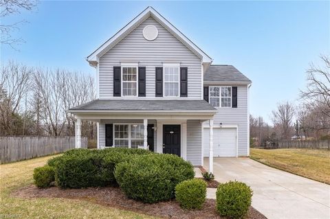 Homes For Sale - 429 Rockbridge Drive<br/> Forsyth County, Kernersville, NC 27284