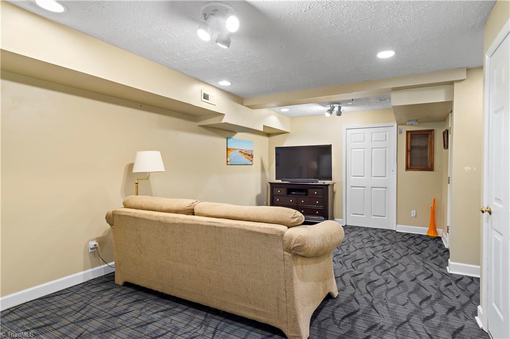 913 George Place Drive, Kernersville, North Carolina image 33