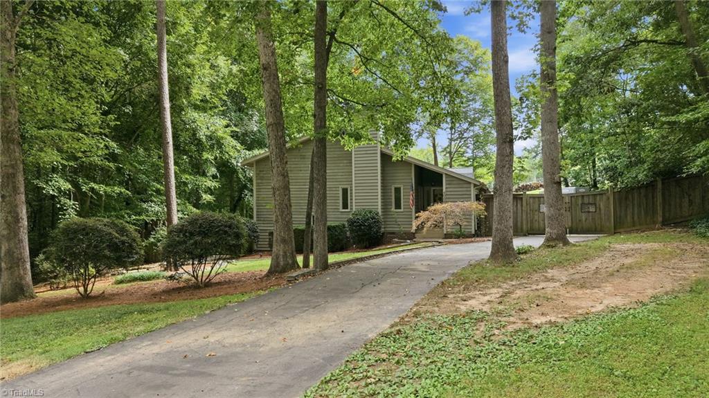 Photo of 4009 Loch Lorien Road, Kernersville, NC 27284 (MLS # 1237696)
