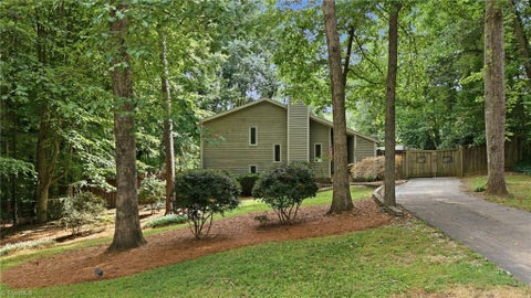 Homes For Sale - 4009 Loch Lorien Road<br/> Kernersville, NC 27284