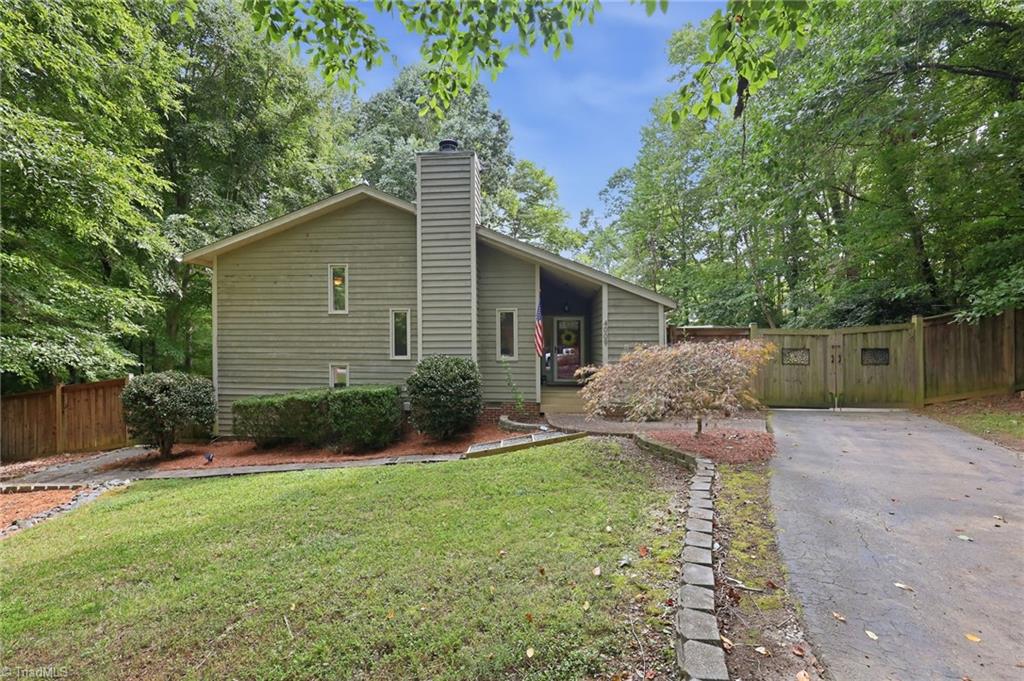 Photo of 4009 Loch Lorien Road, Kernersville, NC 27284 (MLS # 1237696)