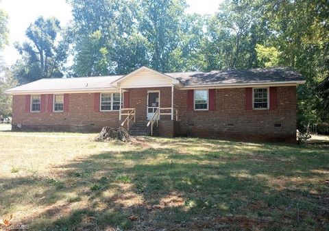 Homes For Sale - 2220 Mcknight Mill Road<br/> Greensboro, NC 27405