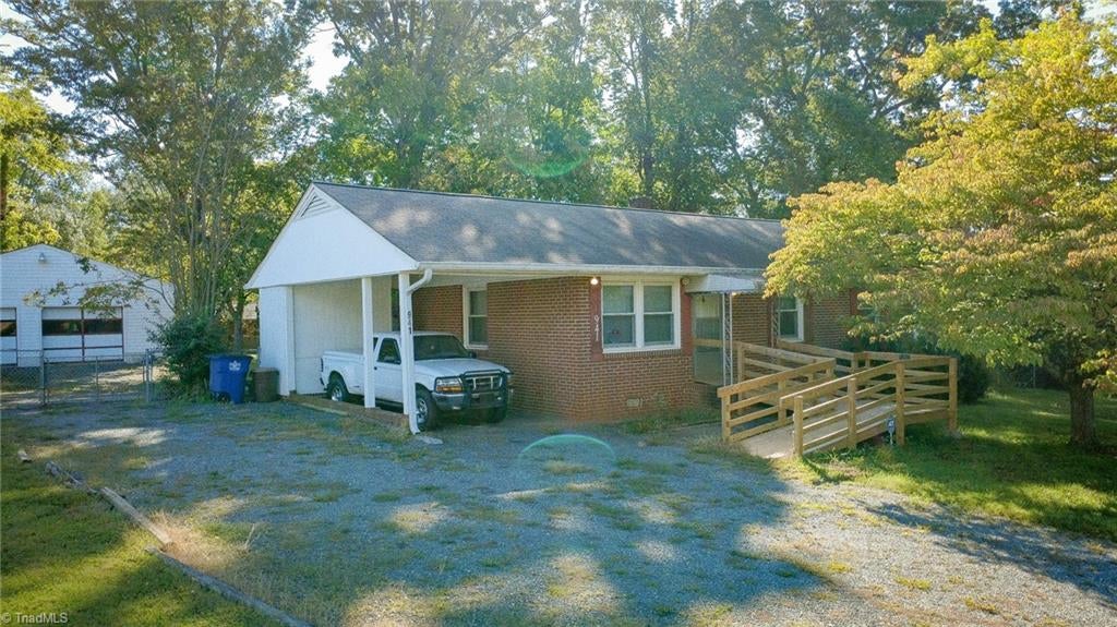 Photo of 941 Brownwood Drive, Winston-Salem, NC 27105 (MLS # 1237551)