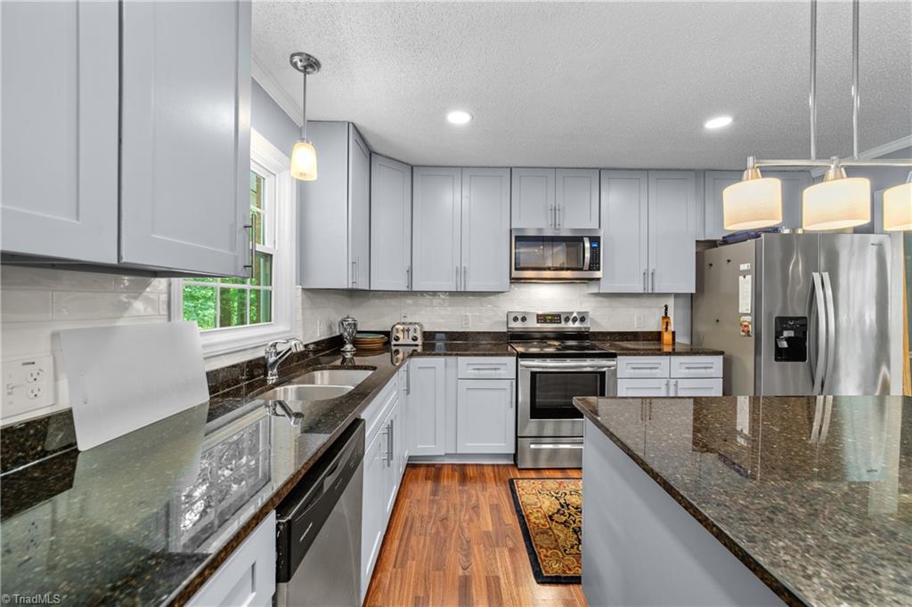 Winston-Salem, North Carolina 27106, United States, 3 Bedrooms Bedrooms, ,2 BathroomsBathrooms,Residential,Active,173253