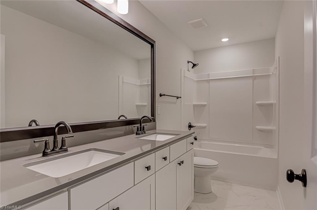 Clemmons, North Carolina 27012, United States, 5 Bedrooms Bedrooms, ,4 BathroomsBathrooms,Residential,Active,25277