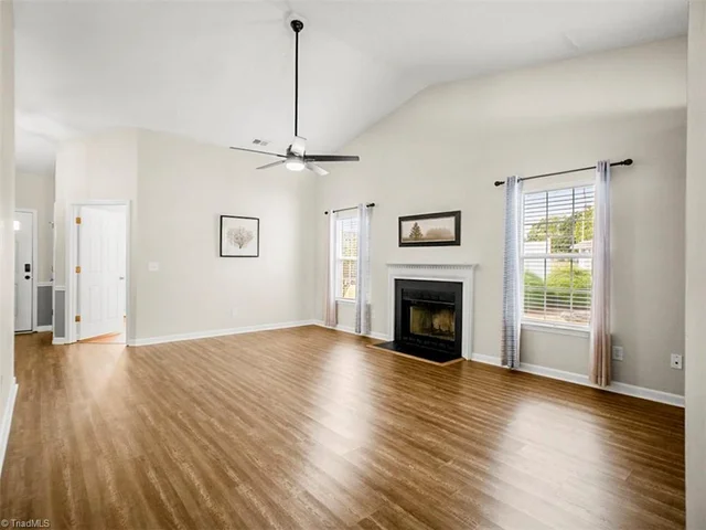 101 Oakmont Circle, photo 5 of 24