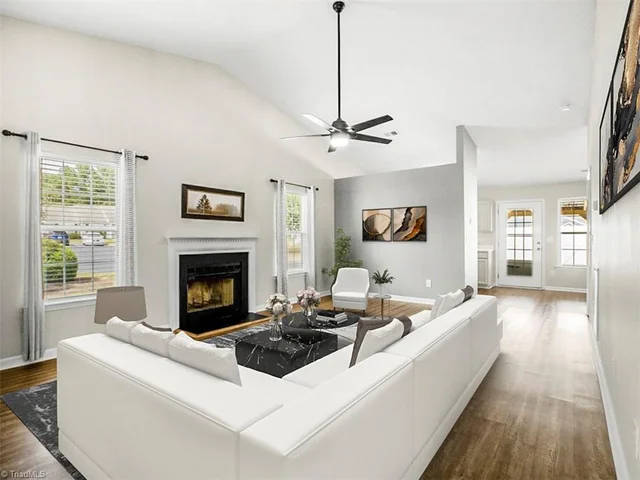 101 Oakmont Circle, photo 3 of 24