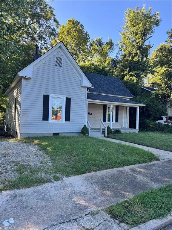 924 Dillard Street, photo 2 of 20