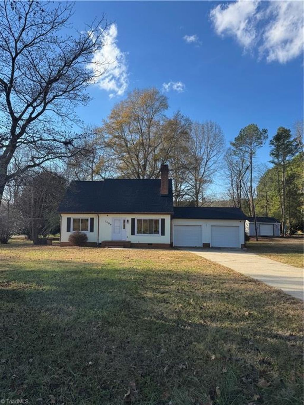 Photo of 1089 Valley Drive, Graham, NC 27253 (MLS # 1203256)