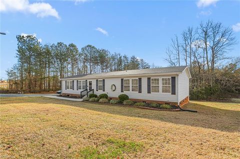 Mobile Home For Sale - 410 W Old Glencoe Road<br/> Burlington, NC 27217