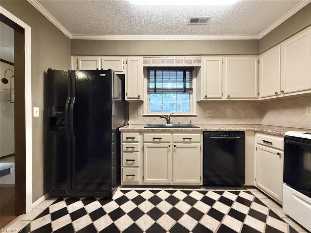 Winston-Salem, North Carolina 27127, United States, 2 Bedrooms Bedrooms, ,3 BathroomsBathrooms,Residential,Active,197101