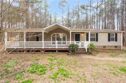 Mobile Home For Sale - 131 Altavista Court<br/> Clayton, NC 27520