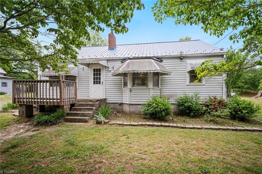 Photo of 129 W Finch Avenue, Denton, NC 27239 (MLS # 1218747)