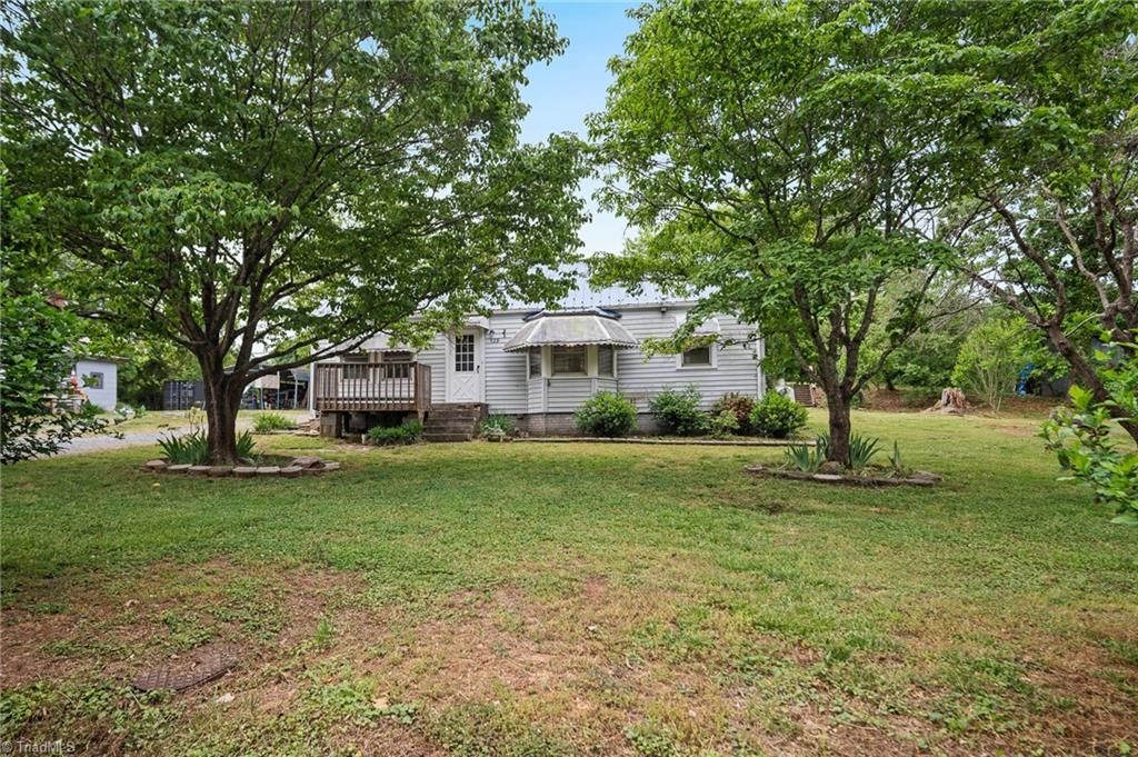 Photo of 129 W Finch Avenue, Denton, NC 27239 (MLS # 1218747)