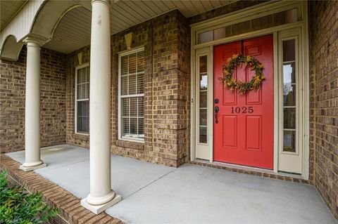 A home in Clemmons