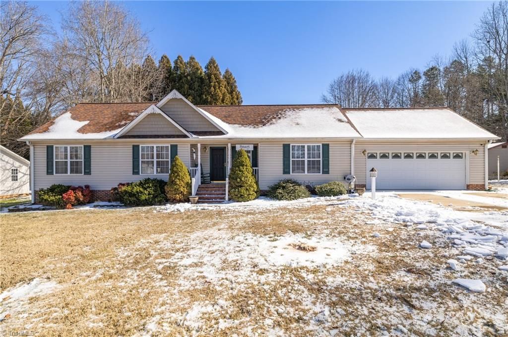 Photo of 12 Braxton Lane, Thomasville, NC 27360 (MLS # 1207871)