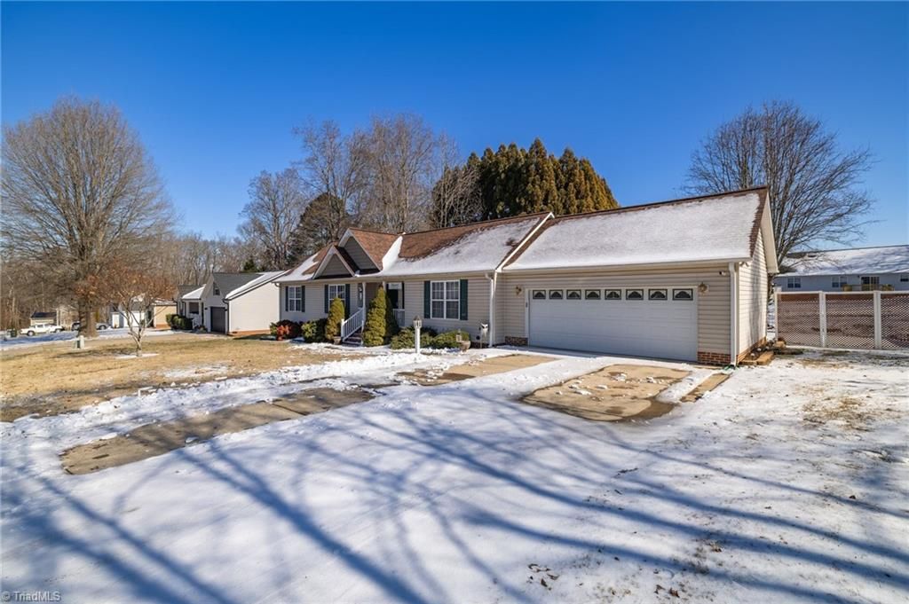 Photo of 12 Braxton Lane, Thomasville, NC 27360 (MLS # 1207871)