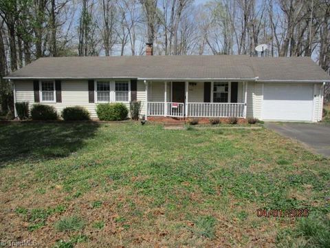Homes For Sale - 8439 Reid Farm Road<br/> Forsyth County, Walnut Cove, NC 27052