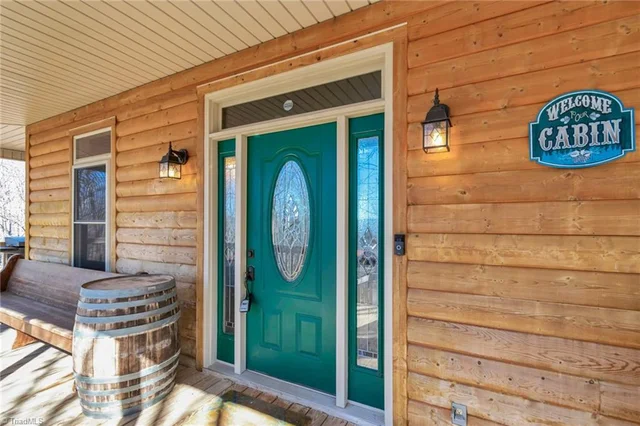 658 Green Point Lane, photo 3 of 50
