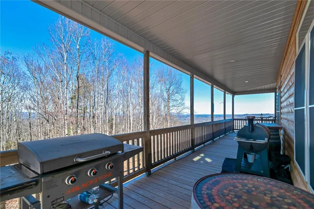 658 Green Point Lane, photo 4 of 50