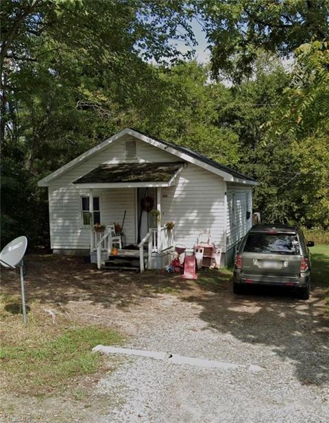 Homes For Sale - 355 Foster Street<br/> Burlington, NC 27217