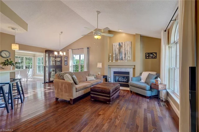 4790 Corinthian Way, photo 5 of 28