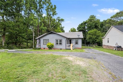 Multifamily For Sale - 611 & 613 Brookdale Drive<br/> Thomasville, NC 27360