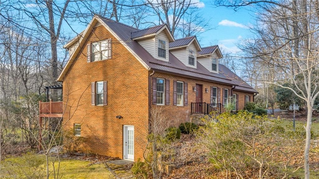 Photo of 112 Walnut Lane, West Jefferson, NC 28694 (MLS # 1206442)