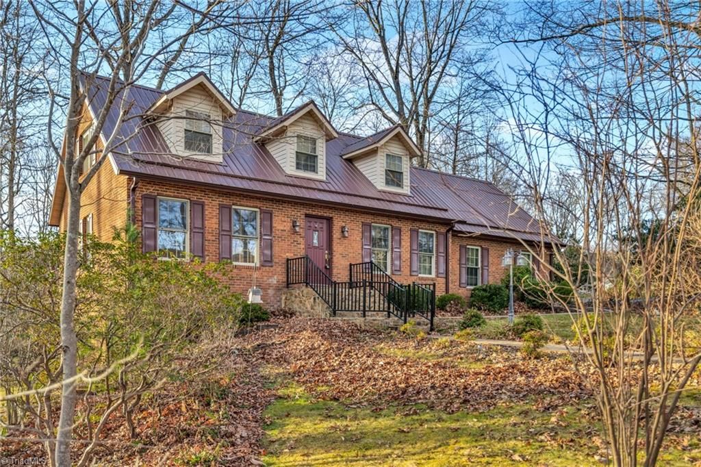 Photo of 112 Walnut Lane, West Jefferson, NC 28694 (MLS # 1206442)