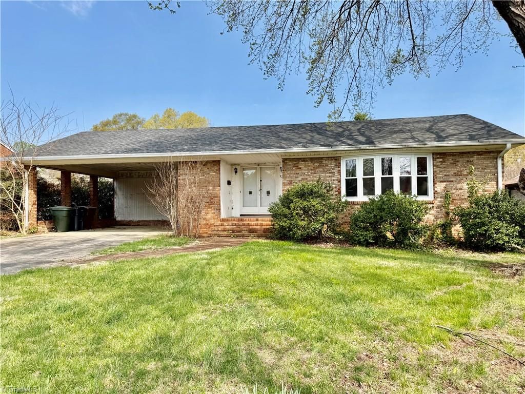Photo of 2914 CORNWALLIS Drive W, Greensboro, NC 27408 (MLS # 1213971)