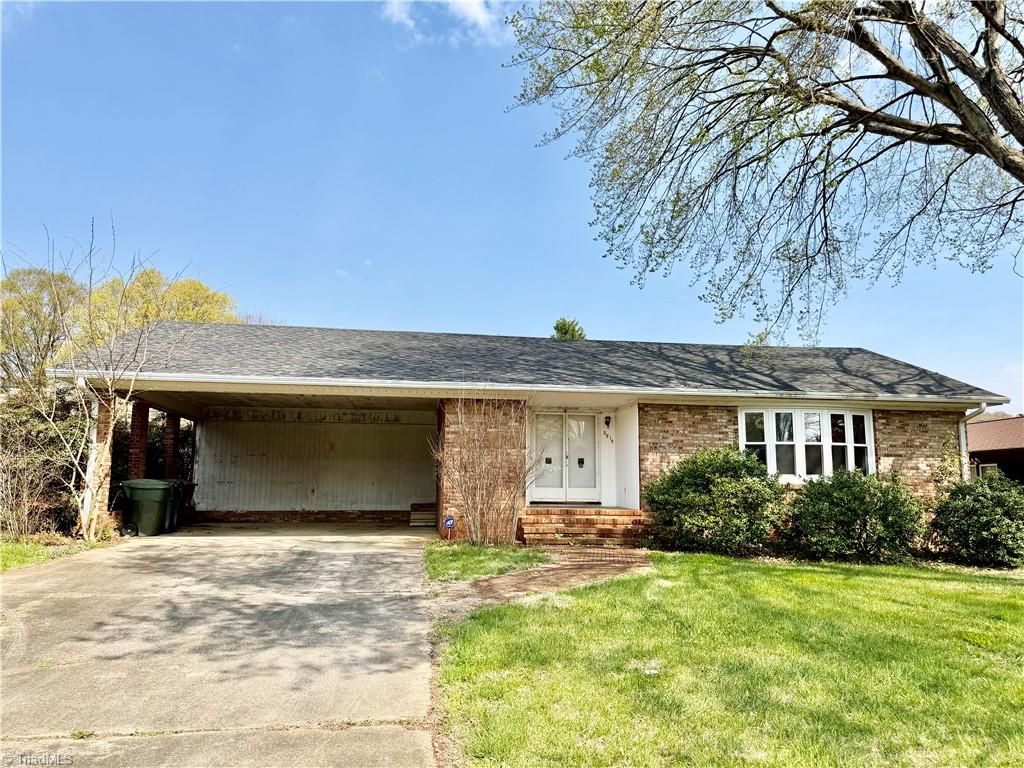 Photo of 2914 CORNWALLIS Drive W, Greensboro, NC 27408 (MLS # 1213971)