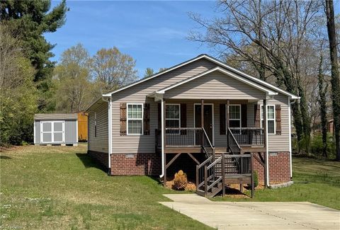 Homes For Sale - 803 Leach Avenue<br/> Thomasville, NC 27360