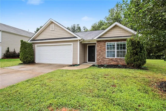 1522 Weatherend Drive, photo 3 of 21