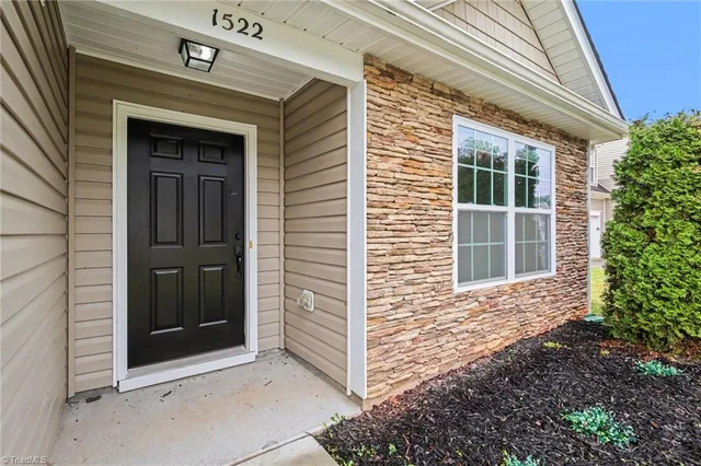 1522 Weatherend Drive, photo 4 of 21