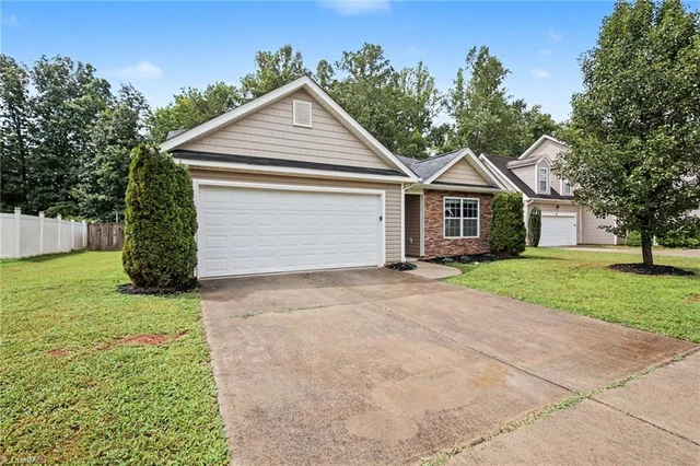 1522 Weatherend Drive, photo 2 of 21