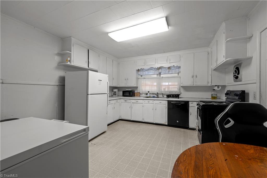 206 Friendly Road, Burlington, North Carolina image 22