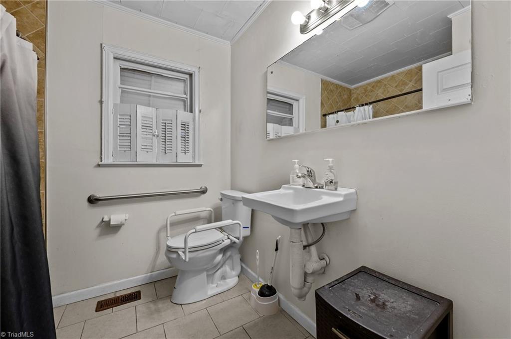 206 Friendly Road, Burlington, North Carolina image 20
